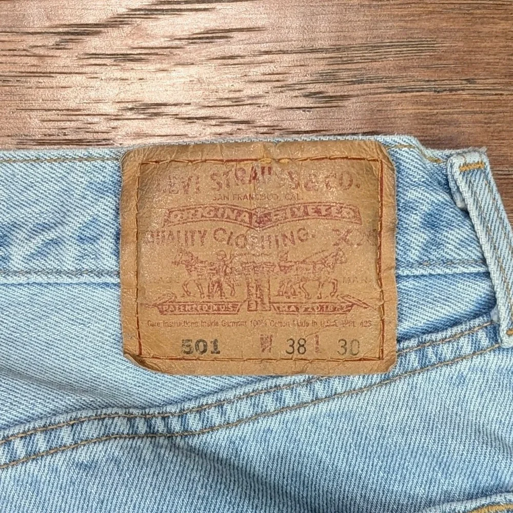 Vintage Levi's 501‎ Made in USA 1998 Light Wash Button Fly Mens W38 L30 Denim